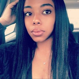 Meet your Posher, Nia